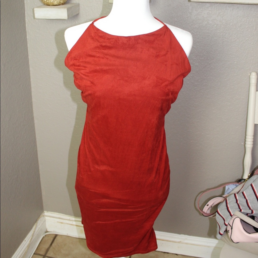 backless dress